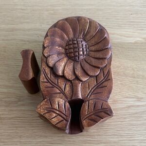 🌻Puzzle Jewelry Box
Hand carved
Wooden Puzzle
🌻 Jewelry Box